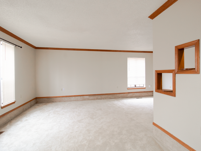 Photo - Spacious 3BD/2.5 BTH 2 Car Garage, Minutes from Tinker AFB