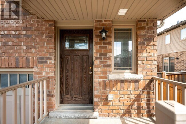 Photo - 124 Parkinson Crescent