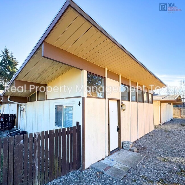 Building Photo - Perez - 105 (Cascade Group - Gold) Unit 4