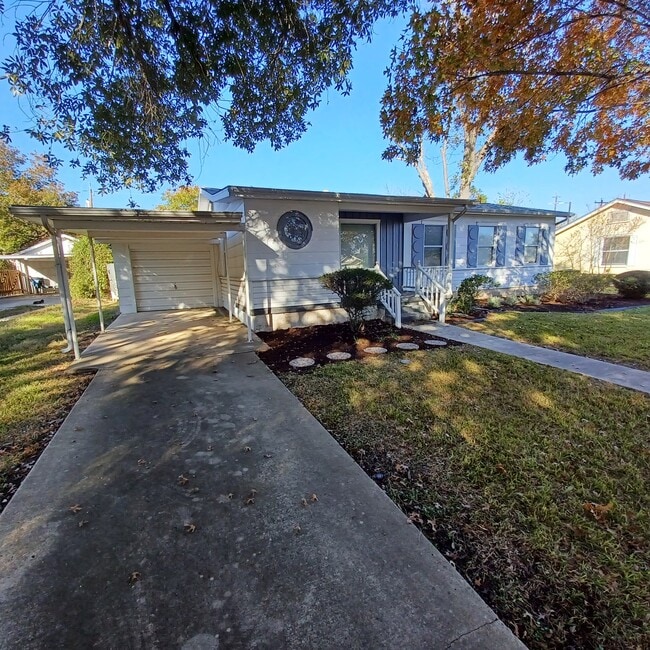 Photo - 353 Irvington Dr