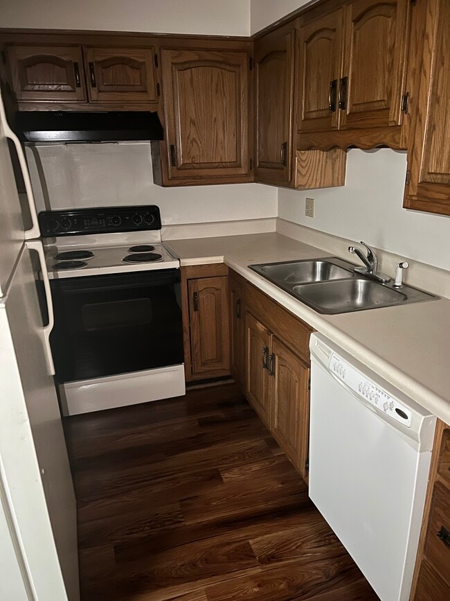 Photo - 2137 Versailles Village Pl