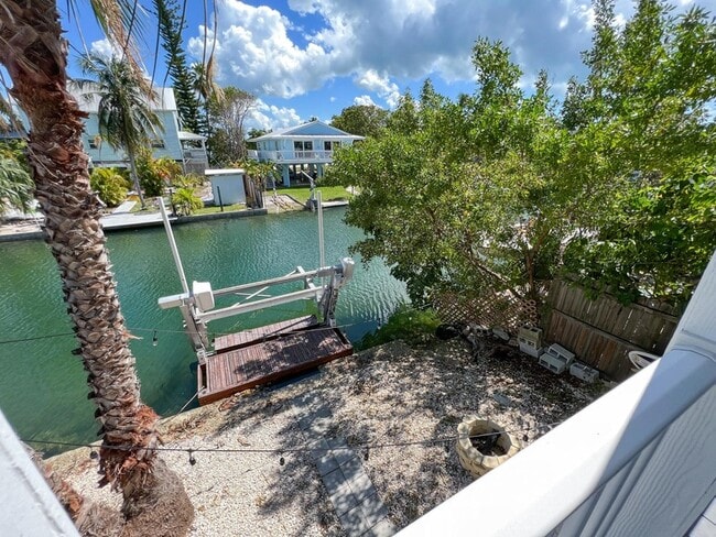 37 Palm Dr