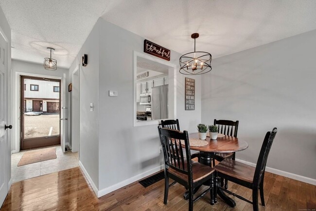 Photo - 157 Beacon Hill Common