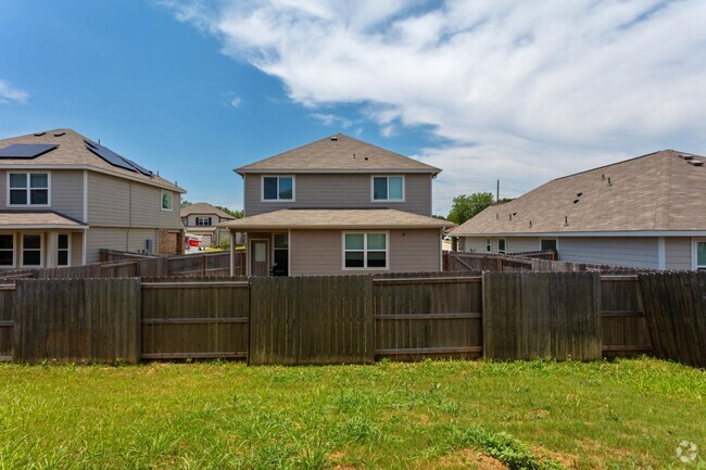 Building Photo - 5 bedroom 2.5 bathroom Rental