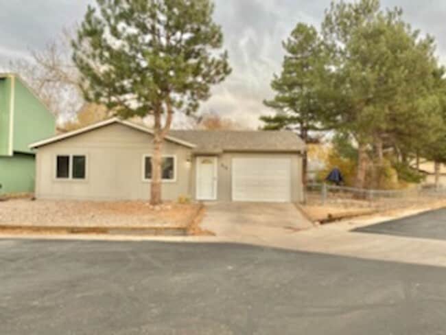 Building Photo - Cozy 2 Bed, 1 Bath, Attached Garage Home on a Large Corner Lot in FOCO