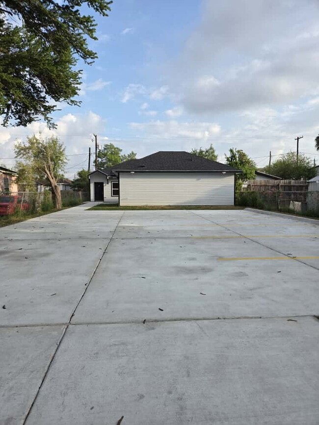 Photo - 508 W Tyler Ave