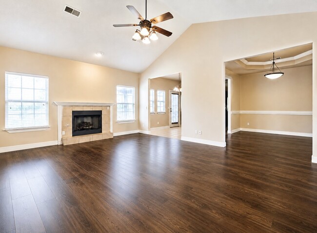 1252 N Cannondale Dr