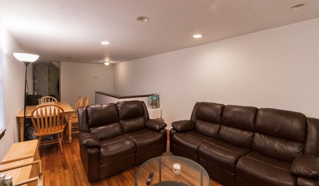 Photo - 2138 Mt Vernon St Unidad Rear