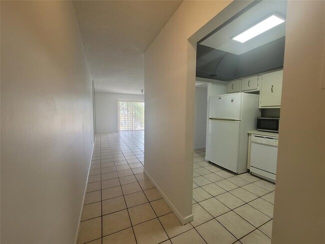 Building Photo - 4374 NW 9th Ave Unit 17-3C