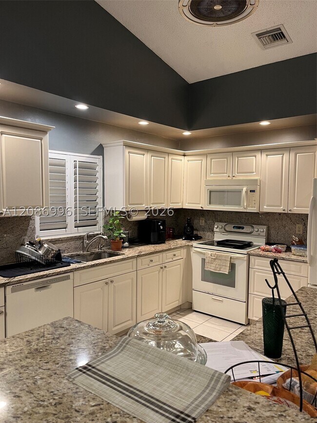 3212 Anthony Cir S