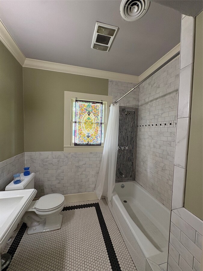Photo - 643 E 10 1/2 St