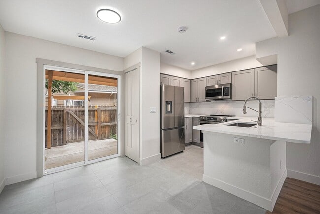 Photo - 1 Bed 1.5 Bath w/ Detached Garage - Townhome in Lake Arbor Arvada!!