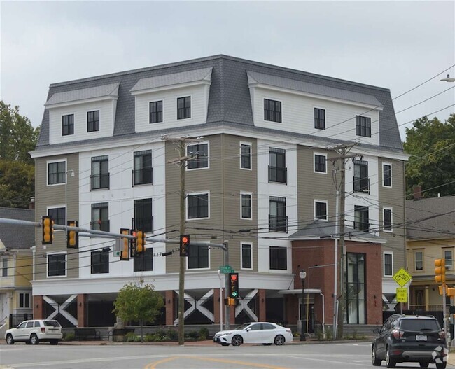 Building Photo - 2 Silver St Unit 3 Rental