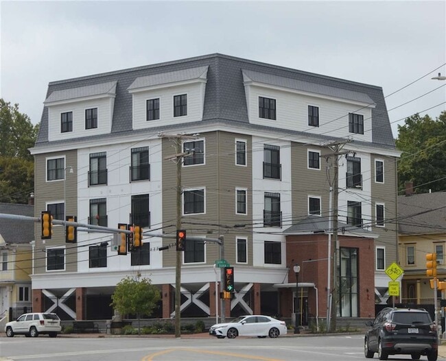 Building Photo - 2 Silver St Unit 7 Rental