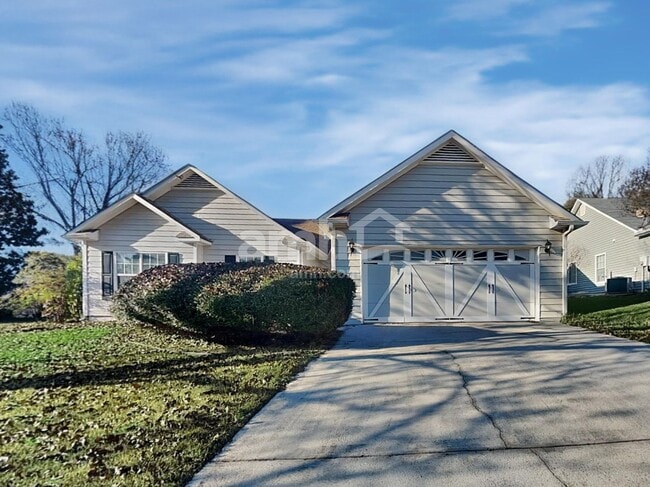 Building Photo - 677 New England Way