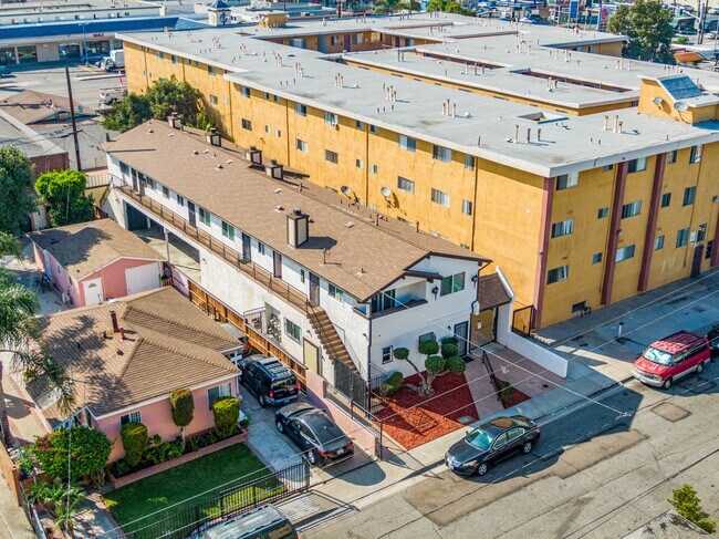 Roselle Apts