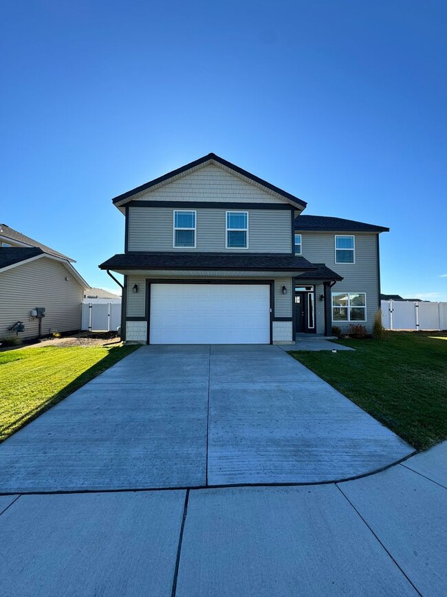 NEW HOME!! 3800sqft 4 bed / 3 bath in Airw... - NEW HOME!! 3800sqft 4 bed / 3 bath in Airw...