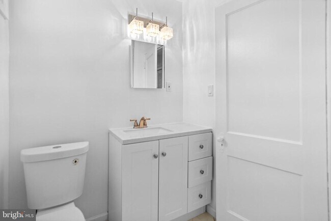 Building Photo - 4937 1st St NW Unit APT 4