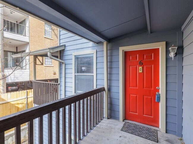 Photo - 3004 Speedway