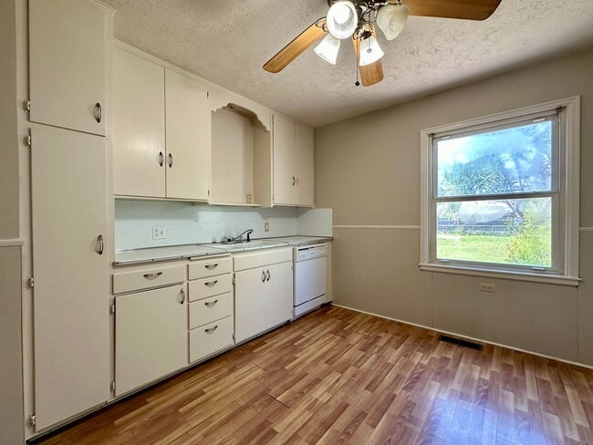 Photo - 3 Bedroom - 2 Bathroom Bargain Wichita, KS