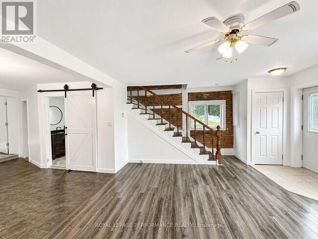 Photo - 989 King St