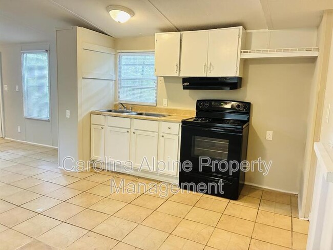 Photo - 143 Bluebird Ln