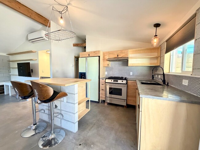 Photo - AVAILABLE NOW!! 2 Bedroom 1 Bathroom House in Cathedral City!