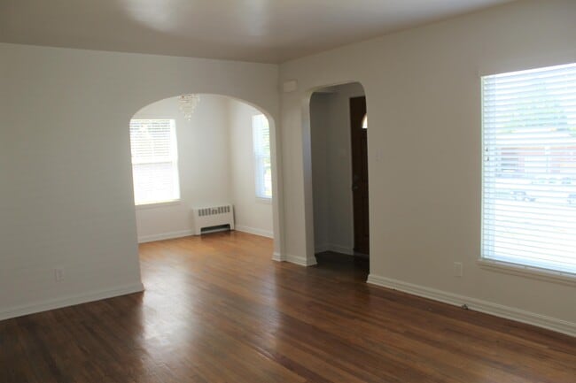 Photo - 1663 Blaine Ave