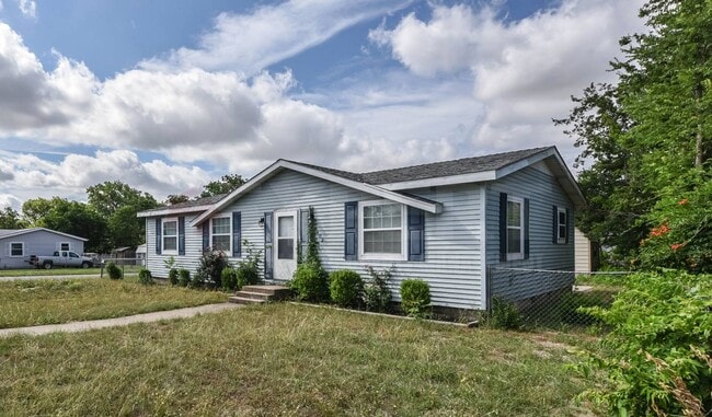 Photo - 1402 Elyse Dr