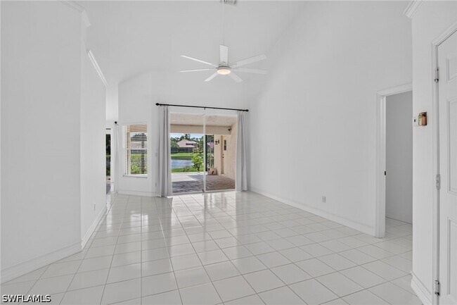 2126 E Crown Pointe Blvd