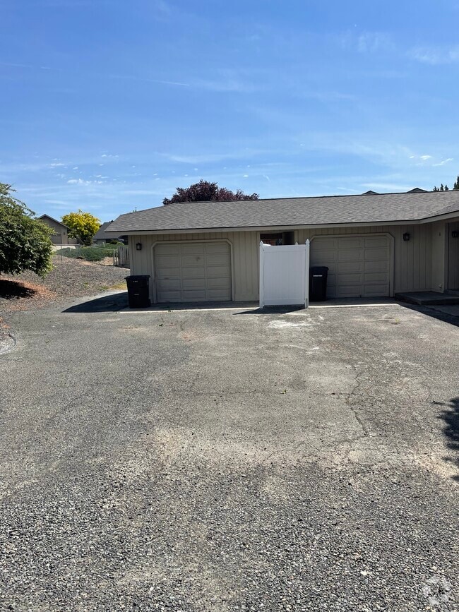 Building Photo - 201 N 80th Ave Unit B Rental