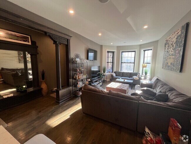 Building Photo - 1215 N Wolcott Ave Unit 1F Rental
