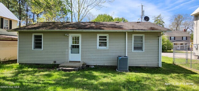 Building Photo - 706 Anderson St Rental