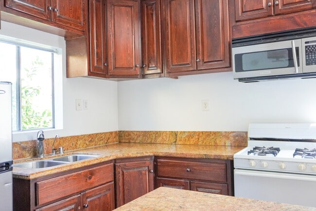 Photo - 1708 N Gramercy Pl