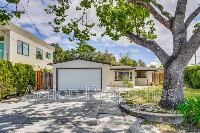 Photo - 1125 Burgoyne St House