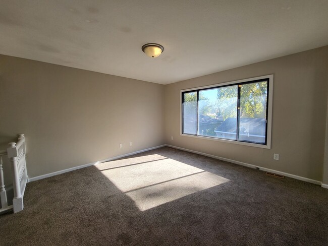 Photo - 4 Bedroom split-level home with garage!