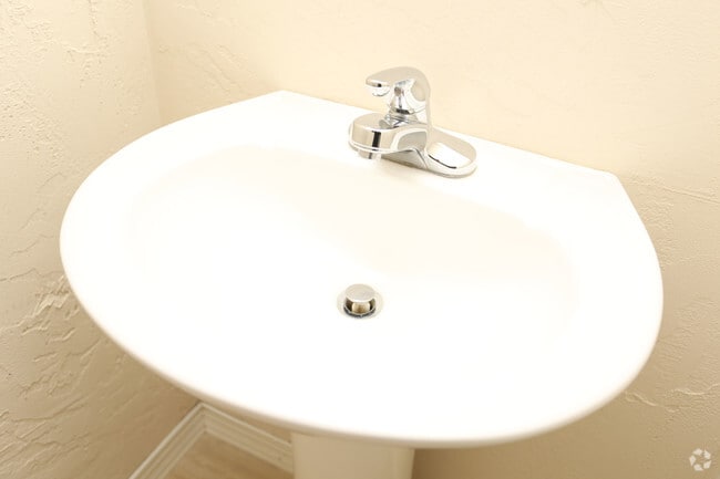 2 BR, 1.5 BA