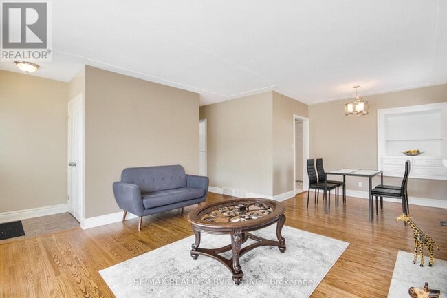 Photo - 185 Burlington St