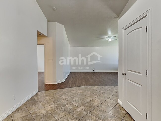 Photo - 1698 E Ridgefield Rd