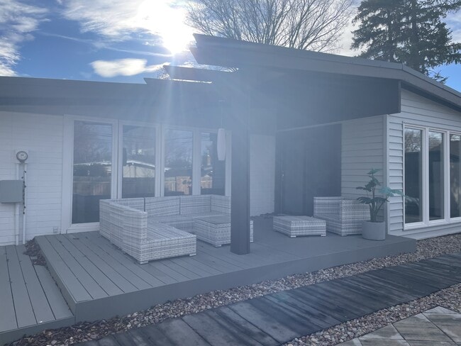 Photo - 3522-3525 25 Ave