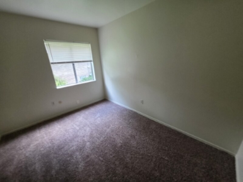 Photo - 751 Sylvester Way