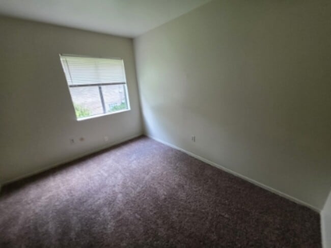 Photo - 751 Sylvester Way