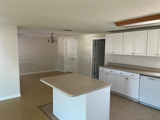 Photo - 142 Sandhurst Dr