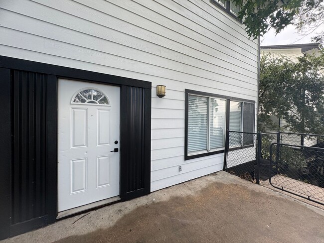 Photo - Remodeled 6 Bedroom in North Campus off Speedway