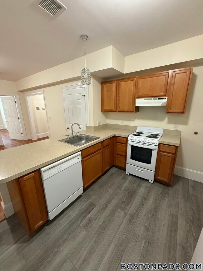 Building Photo - 881 Massachusetts Ave Rental