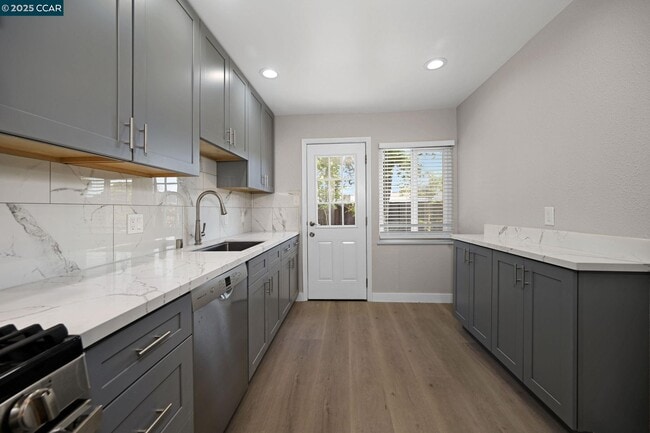 Photo - 880 Audrey Ct