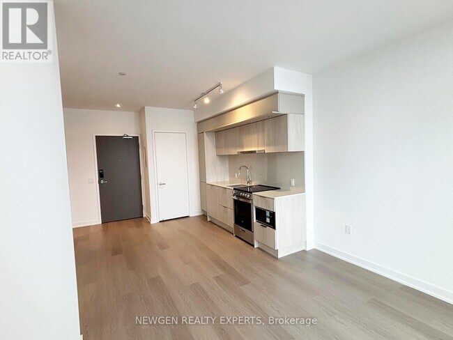 Photo - 448 Burnhamthorpe Rd W Unit 1009