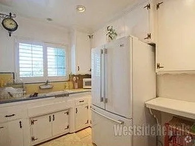 Building Photo - 10823 Whipple St Rental