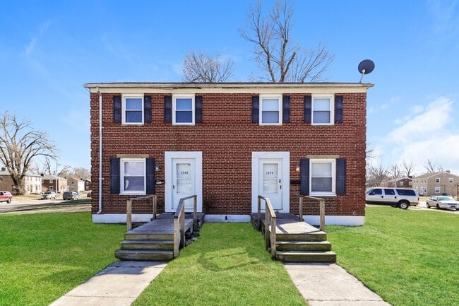 Building Photo - 1344-1346 CEDARVIEW W DR Unit 1344-1346 Cedarview Dr - 1346