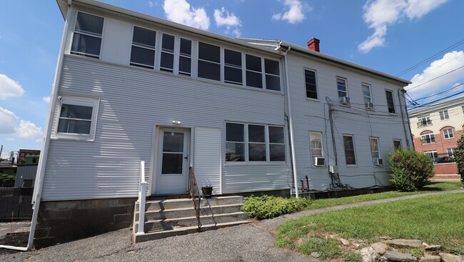 Building Photo - 17 Brigham St Unit 23